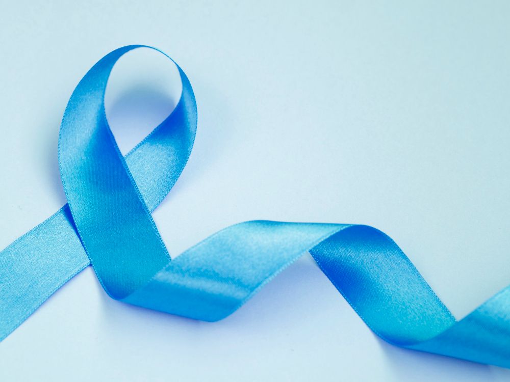acima vista conceito de cancer com fita azul.jpg